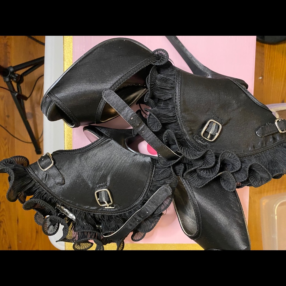 Heels - Picture 4 of 12